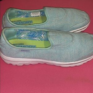Skechers Shoes - Skechers Memory Form Fit slip on shoes. Skechers Shoes - Skechers Memory Form Fit slip on shoes.